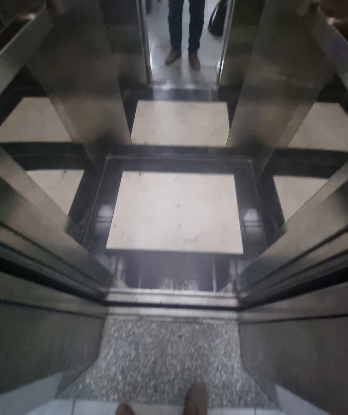 Sàn đá trắng vân viền granite đen kích thước 1100x 1100 mm
