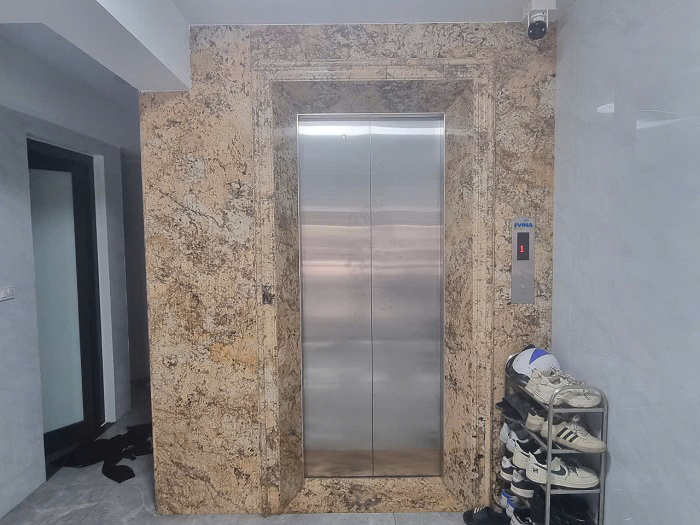 Cửa tầng Inox sọc nhuyễn kích thước 800 x 2100 mm mở tim về hai phía