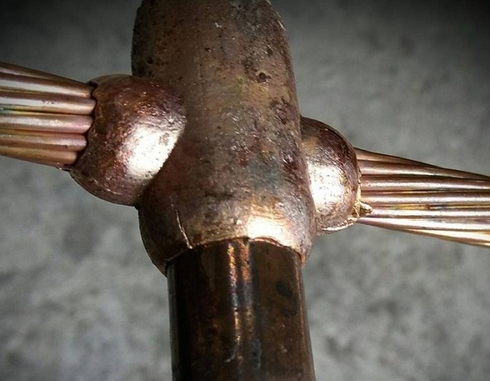 Mối hàn hóa nhiệt dây với cọc chặt chẽ