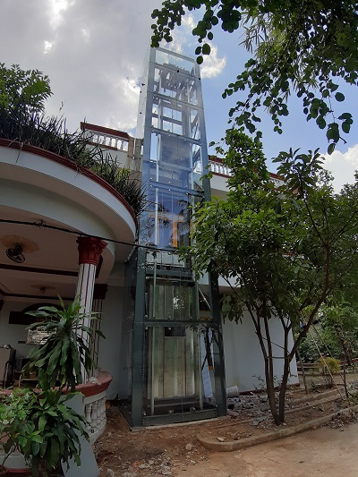 Thang máy khung thép vách kính ngoài trời