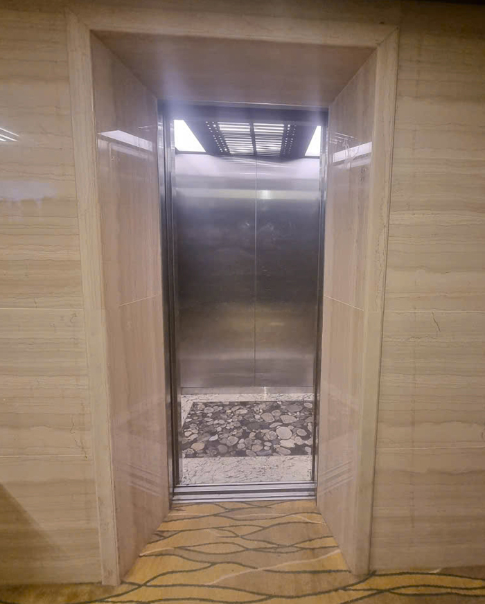 Kích thước cabin 1400 x 1100 mm inox 304 sọc nhuyễn