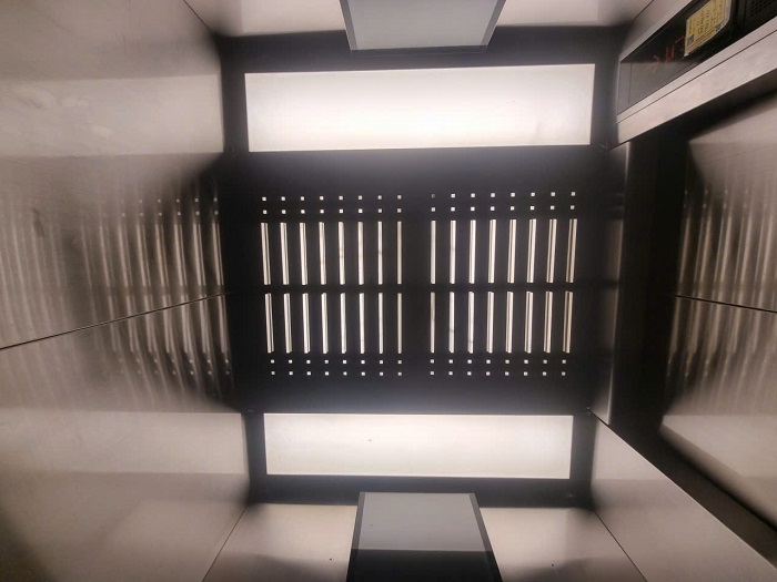 Trần giả cabin nan nhựa kết hợp mica đèn LED chiếu sáng dịu nhẹ