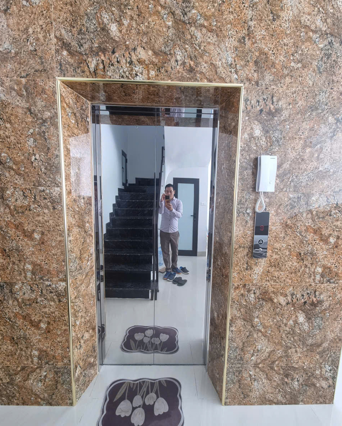Cửa tầng Inox sọc nhuyễn kích thước 850 x 2100 mm mở tim về hai phía