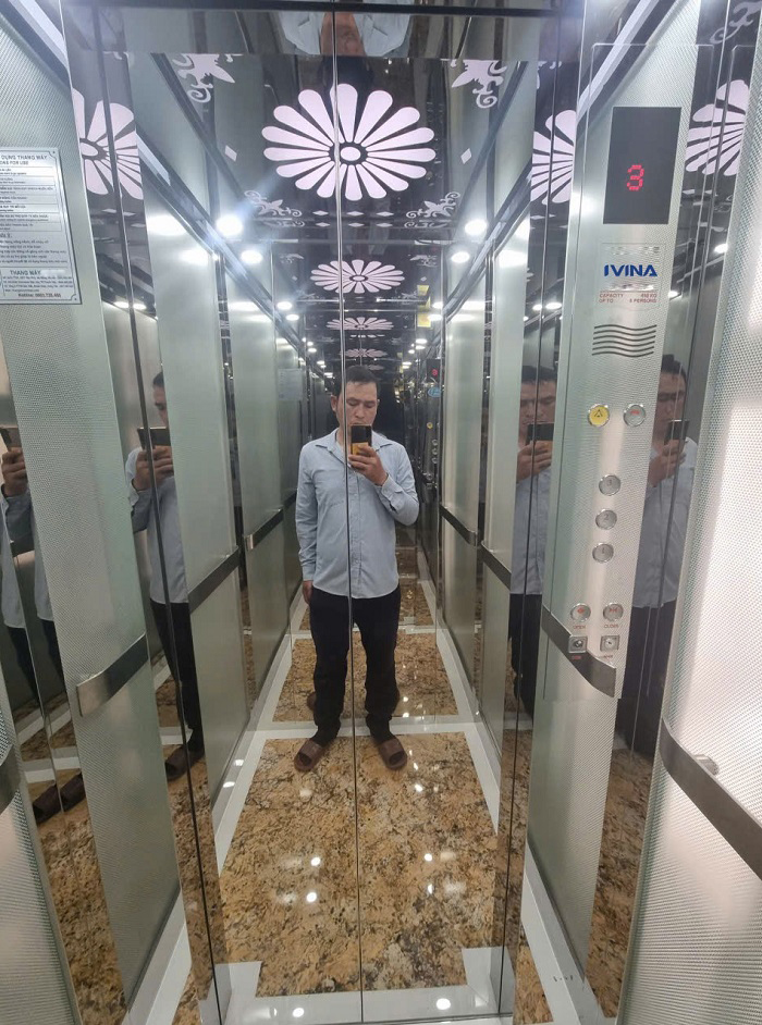 Vách trước, cửa cabin inox trắng gương