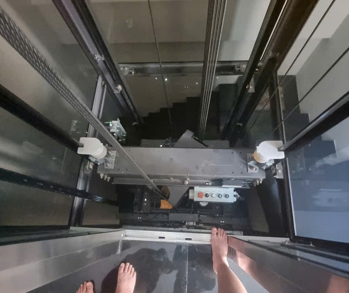 Nóc cabin thang máy truyền trên
