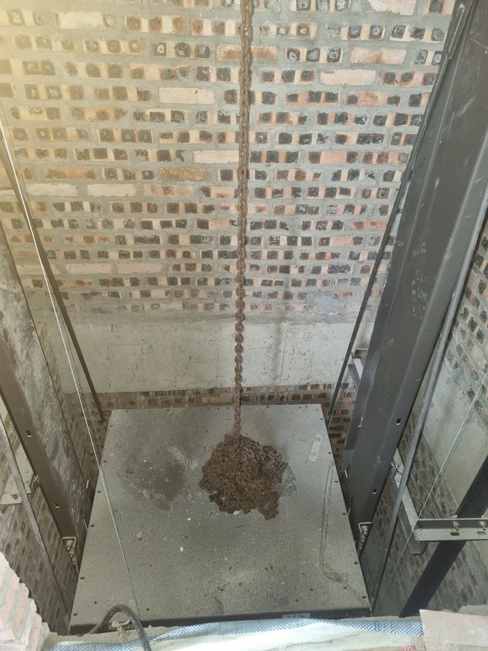 Lắp đặt khung sàn buồng thang cabin thang máy