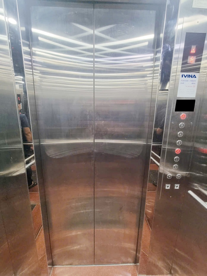 Cửa cabin Inox sọc nhuyễn