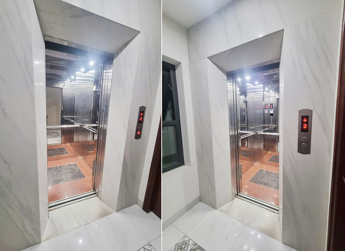 Cabin 1400 x 1200 mm vách inox sọc nhuyễn xen inox trắng gương
